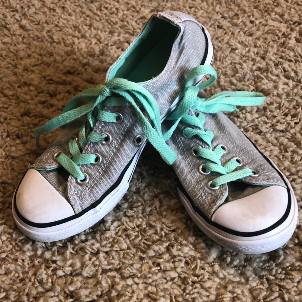 Girls Converse shoes Sz 1